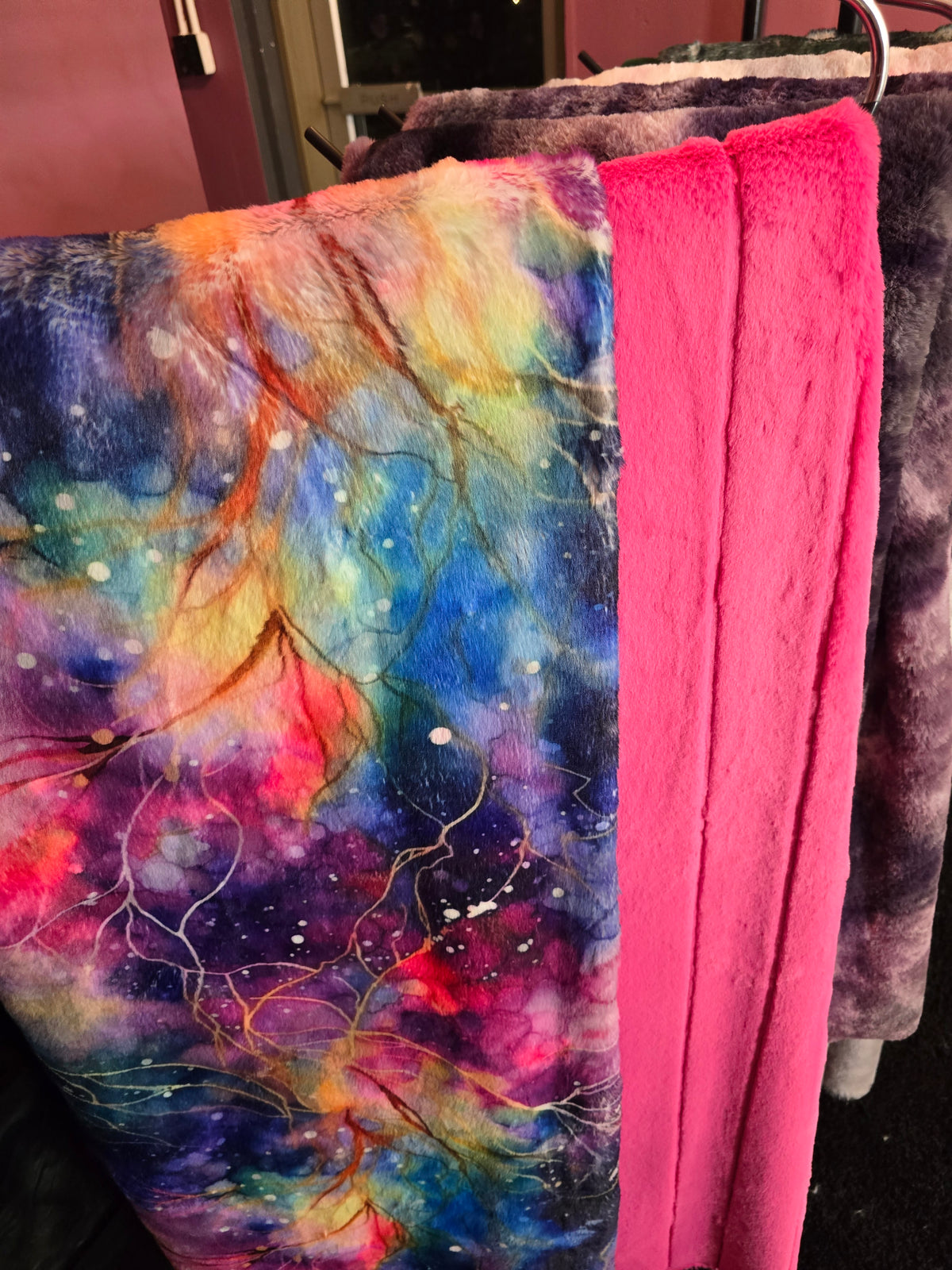 60x90 Printed Whispy / Fushia Syndey