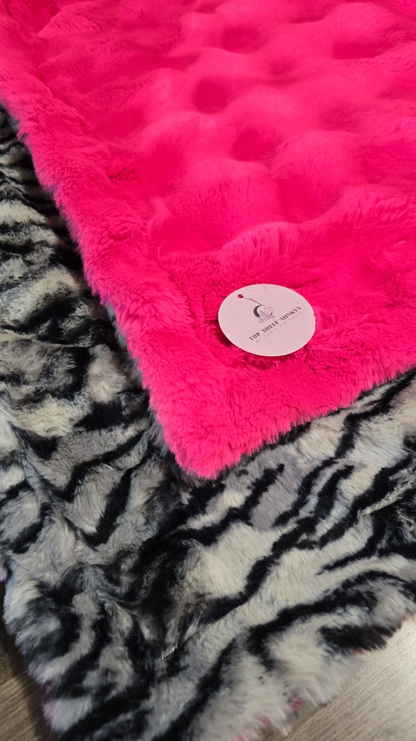 60x90 Black Tiger Whispy / Think Pink Powderpuff