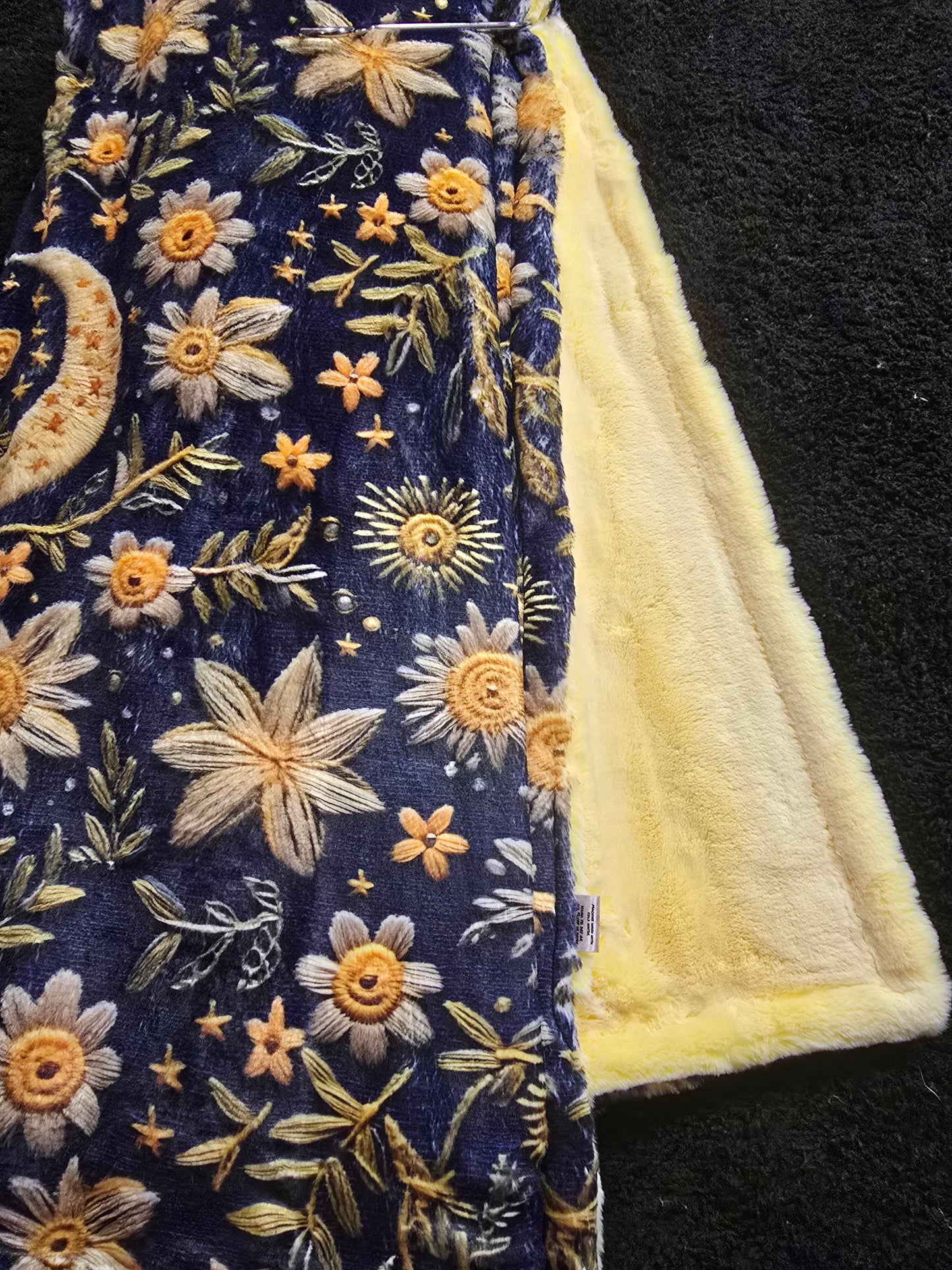 Natural Bunny (printed navy / yellow Celestial) on yellow snow bunny 60x90
