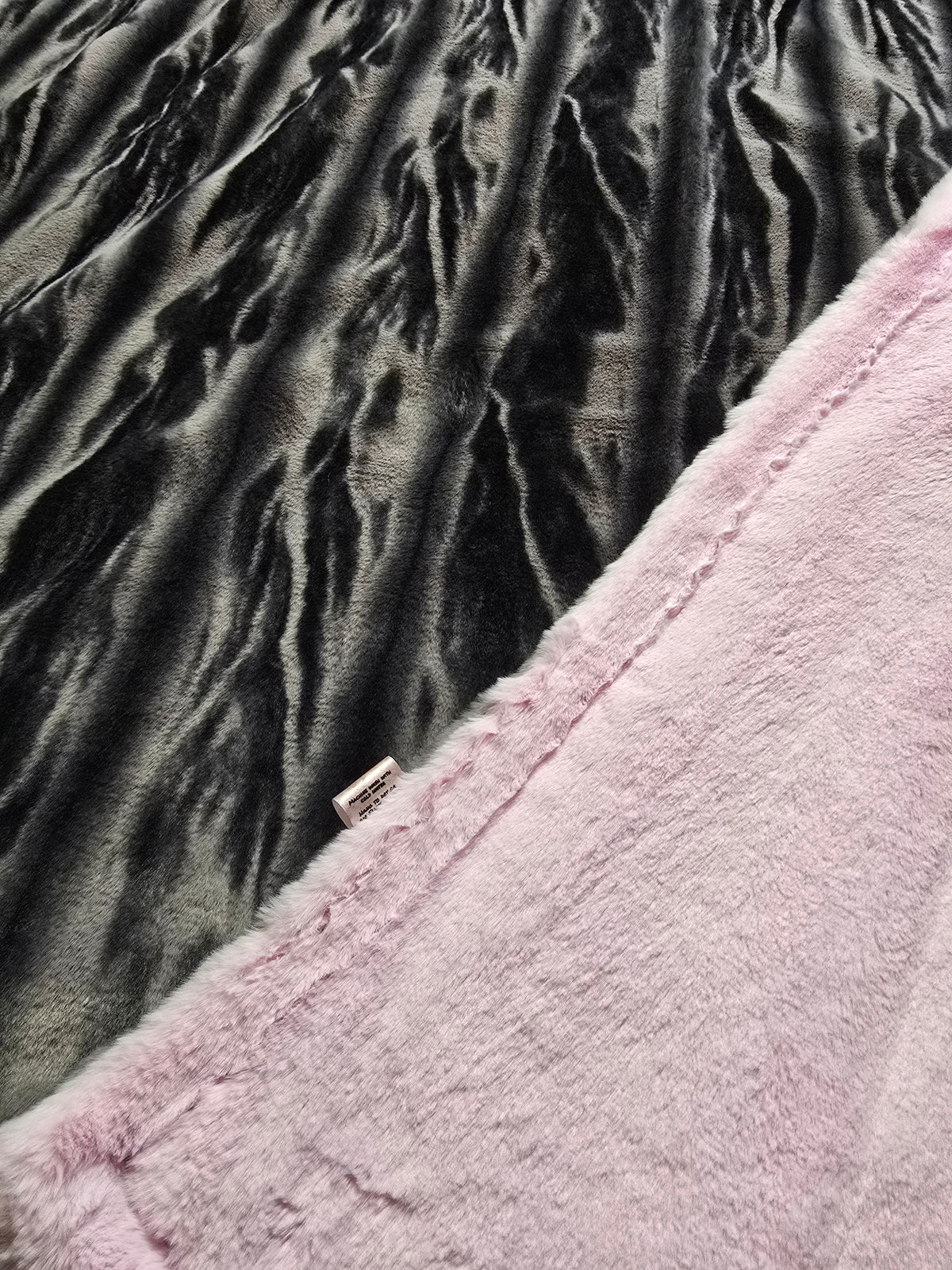 60x90 Black/Silver Nube / Pink Iris Whispy Exclusive