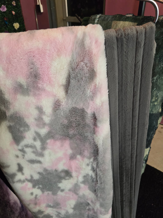 60x90 Exclusive Pink Iris / Silver Appaloosa Whispy / Graphite Vienna