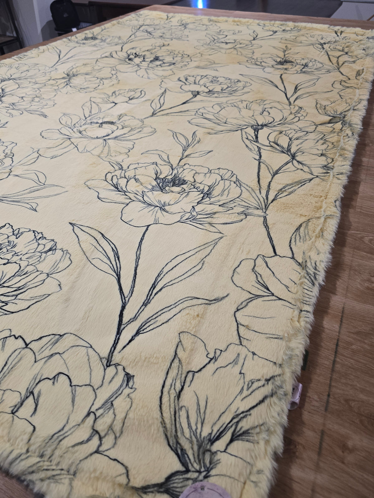 60x90 *not shedding* Double Siberian Yellow Floral / Stone.