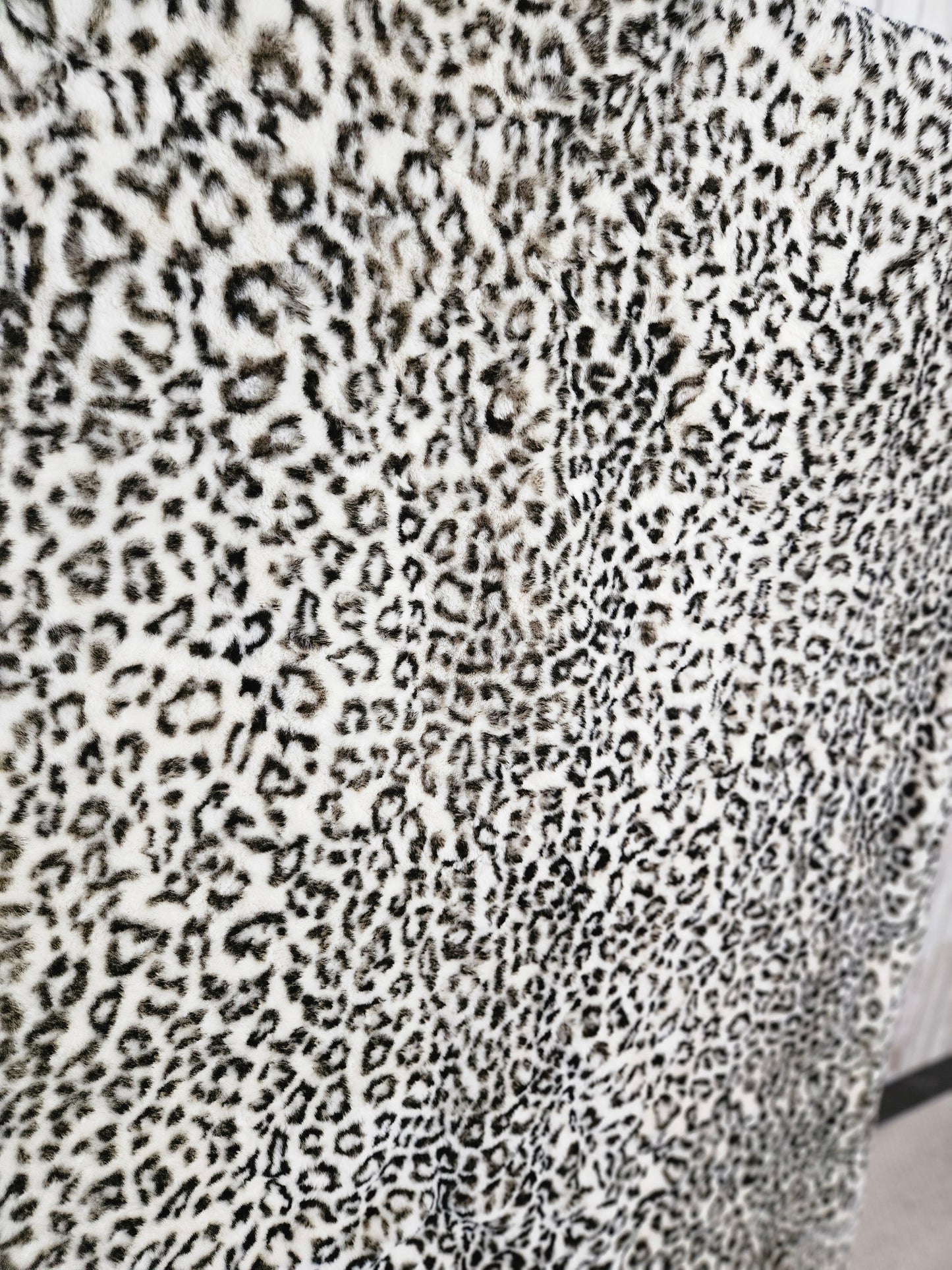 Cheetah Milan 58x60