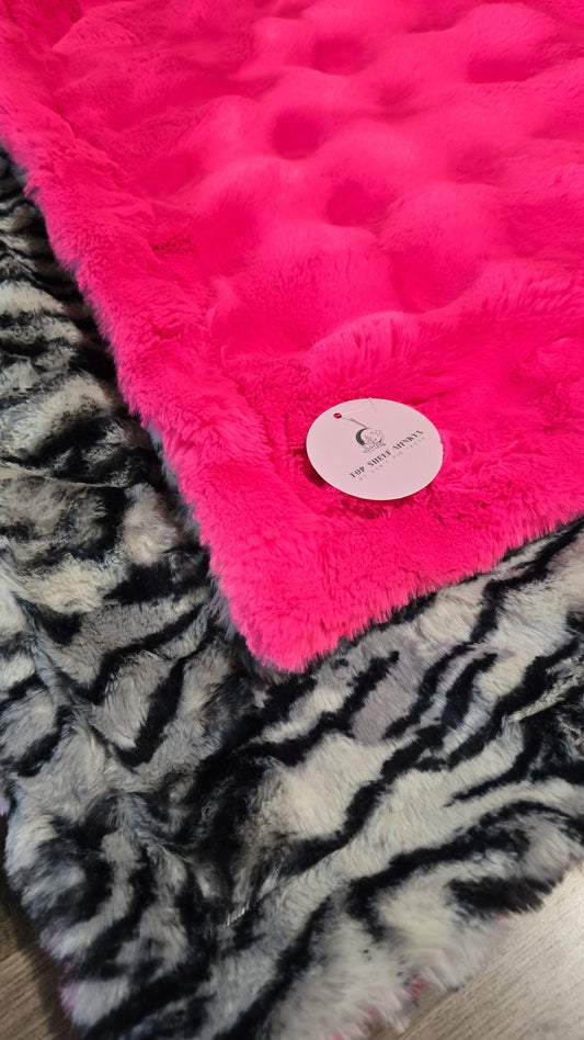 60x90 Black Tiger Whispy / Think Pink Powderpuff